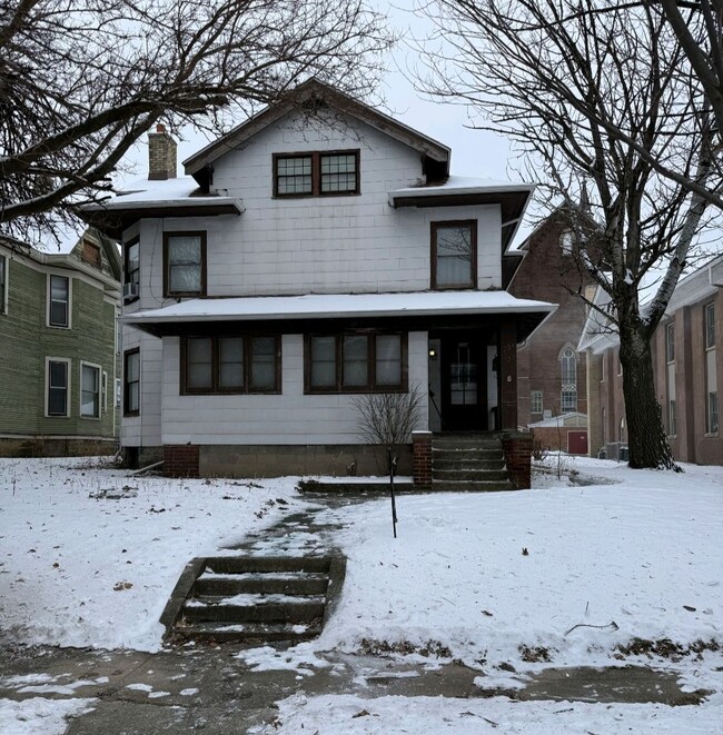 Building Photo - 222-224 S 2nd St