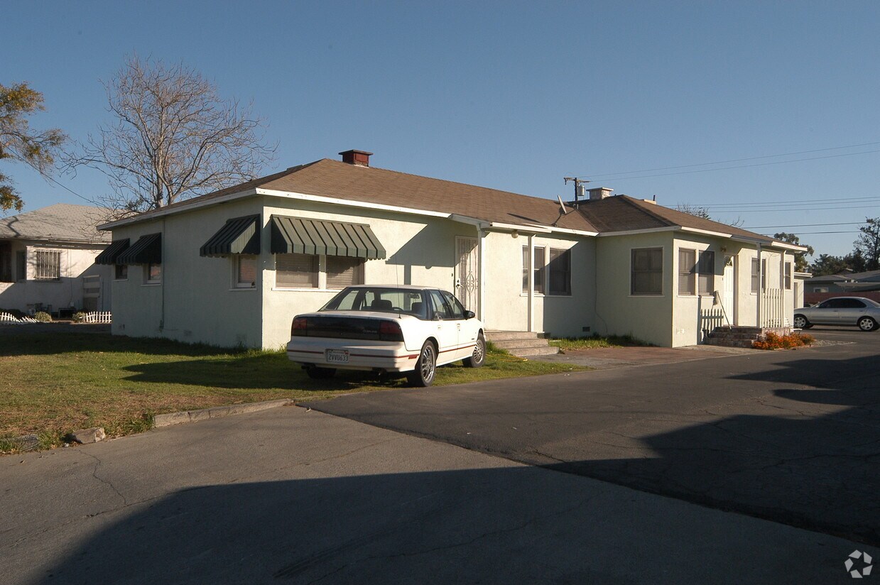 Primary Photo - 8537-8541 Alder Ave