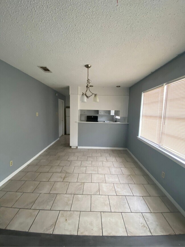 Building Photo - 1004 Mary Jane Cir