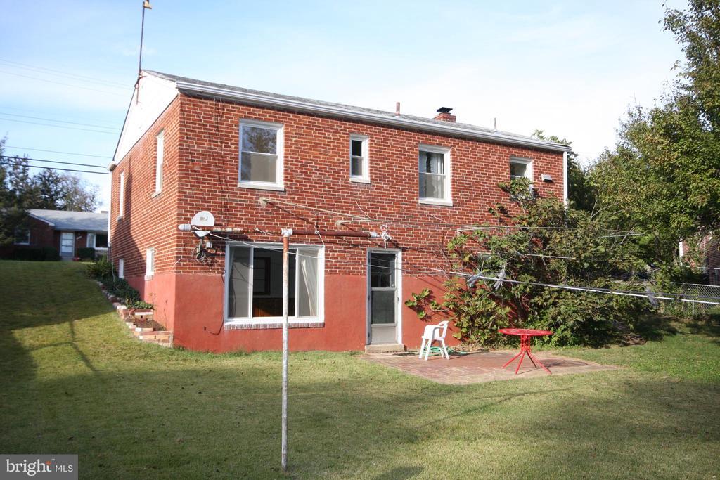 Foto principal - 2402 Dennis Ave