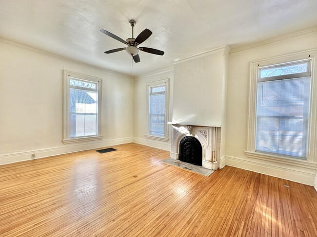 Building Photo - 255 S Jackson St