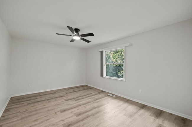 Building Photo - Chestnut Oaks