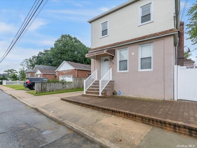 Building Photo - 489 Eureka Ave