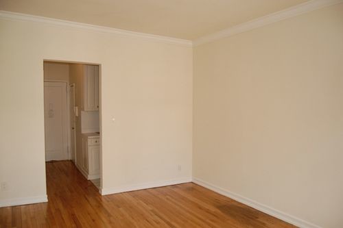 Building Photo - 225 E 74th St