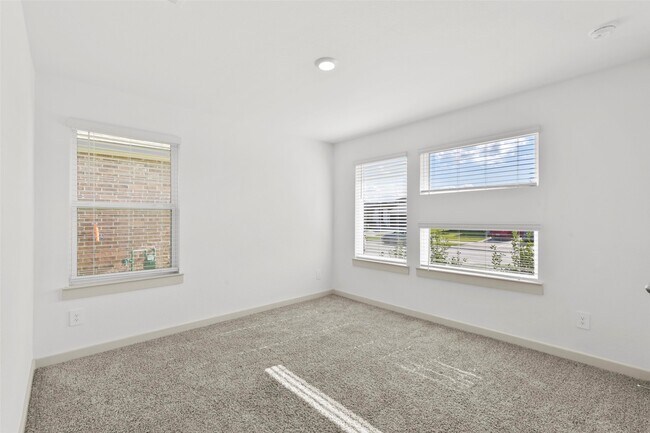 Building Photo - 7915 Murciana Dr