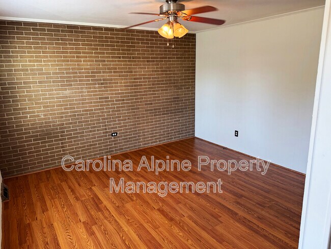 Foto del edificio - 229 W Kerr St