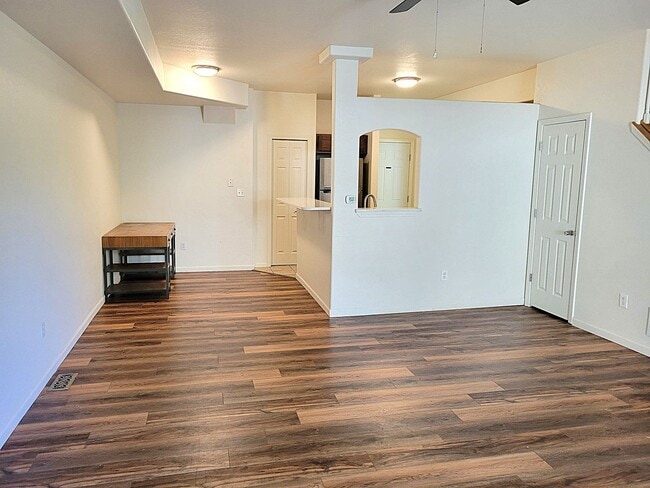 Building Photo - ALL PROSPECTIVE TENANTS MUST SUBMIT A $58 ...