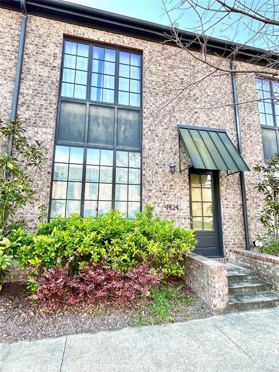 Foto del edificio - 4924 Upper James St