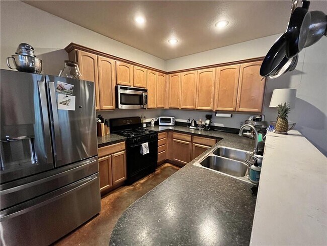 Building Photo - 407 Swanee Dr