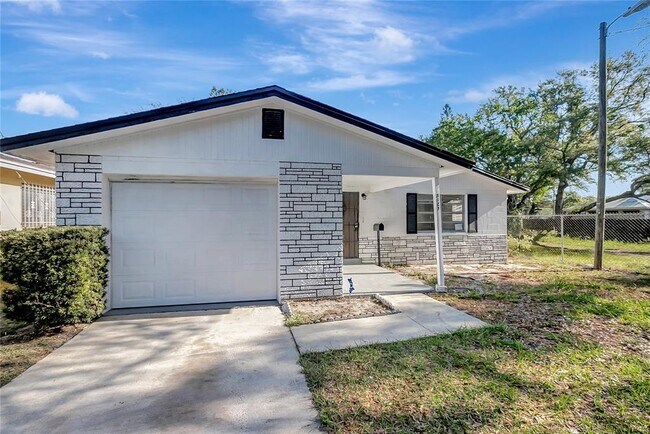 Building Photo - 3127 Oakley Ave S