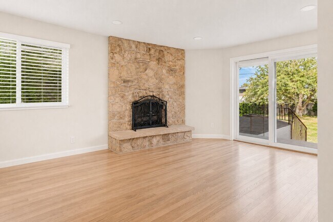 Foto del edificio - 787 Redmaple Cir