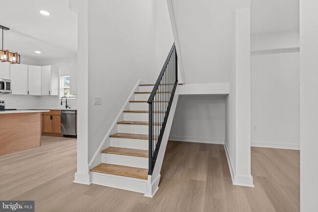 Building Photo - 12 Stonybrook Dr