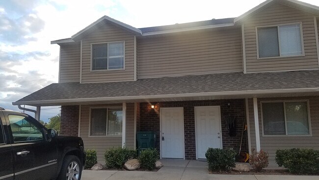 Building Photo - 577 N 100 E