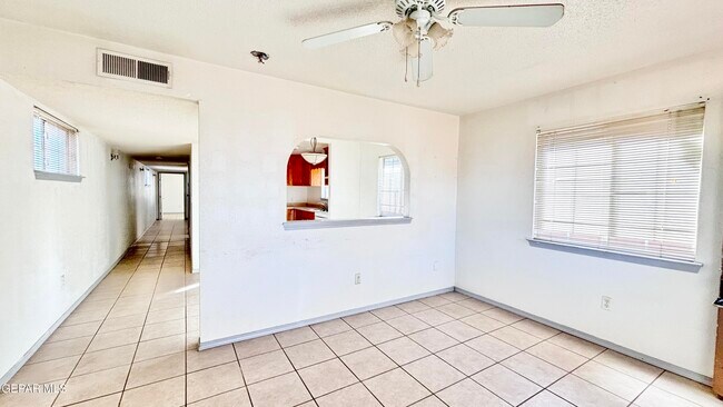 Foto del edificio - 2717 Idalia Ave