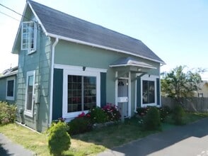 Building Photo - 1116 C St