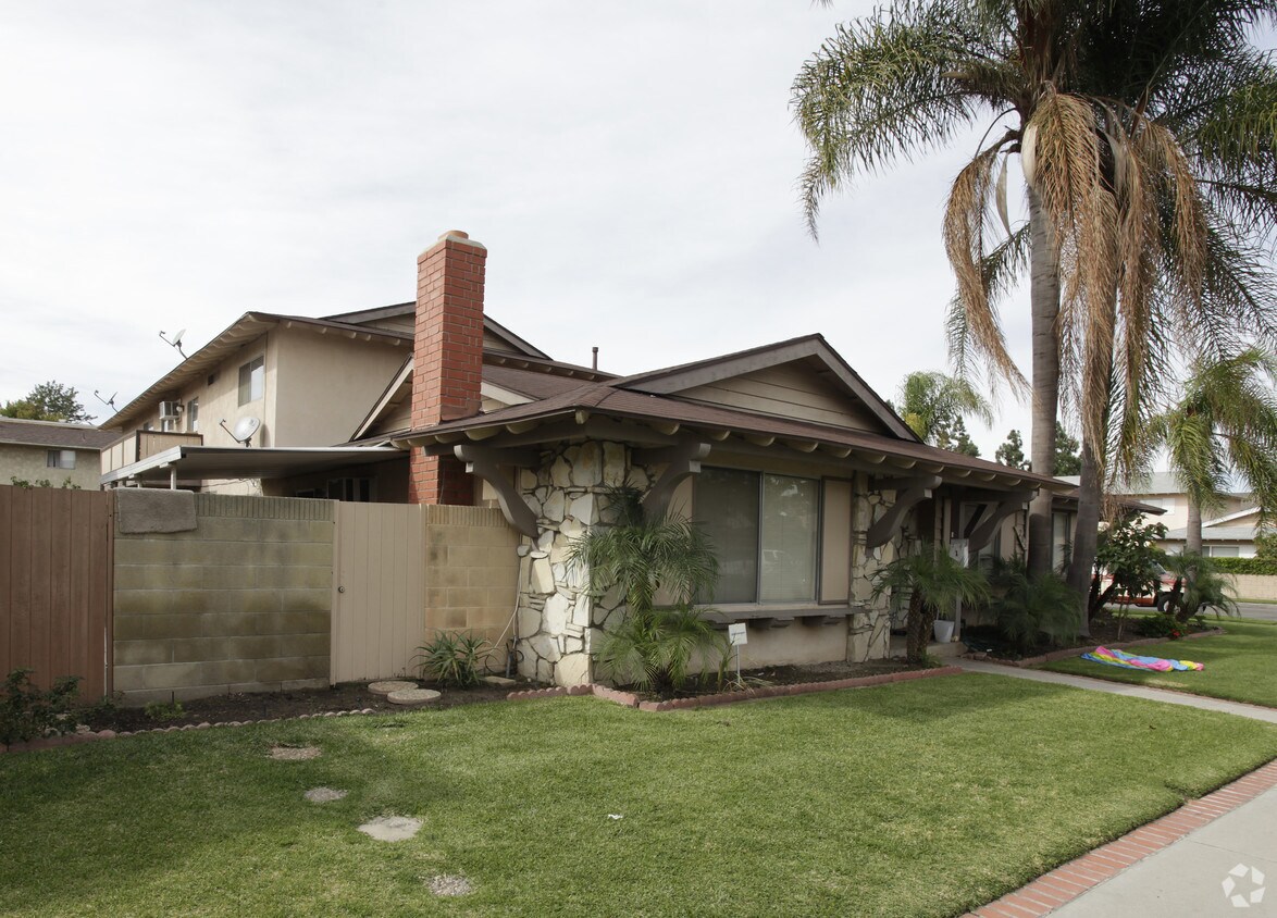 Building Photo - 205 S Delano St