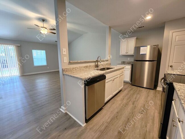 Building Photo - 2175 Red Oak Cir