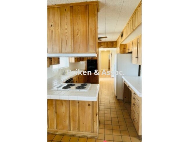 Building Photo - 835 Idlewilde Ln