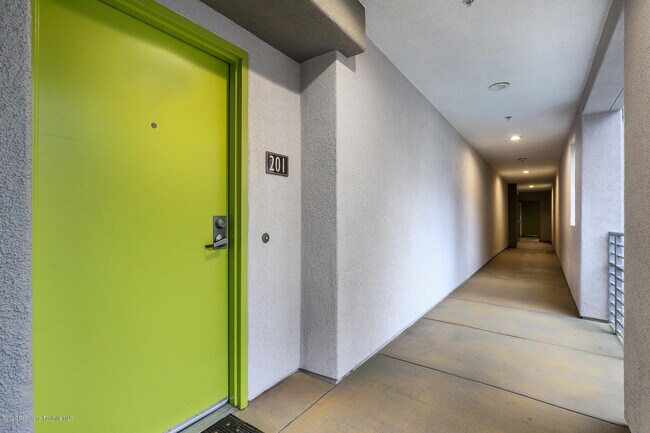 Foto del edificio - 111 S De Lacey Ave