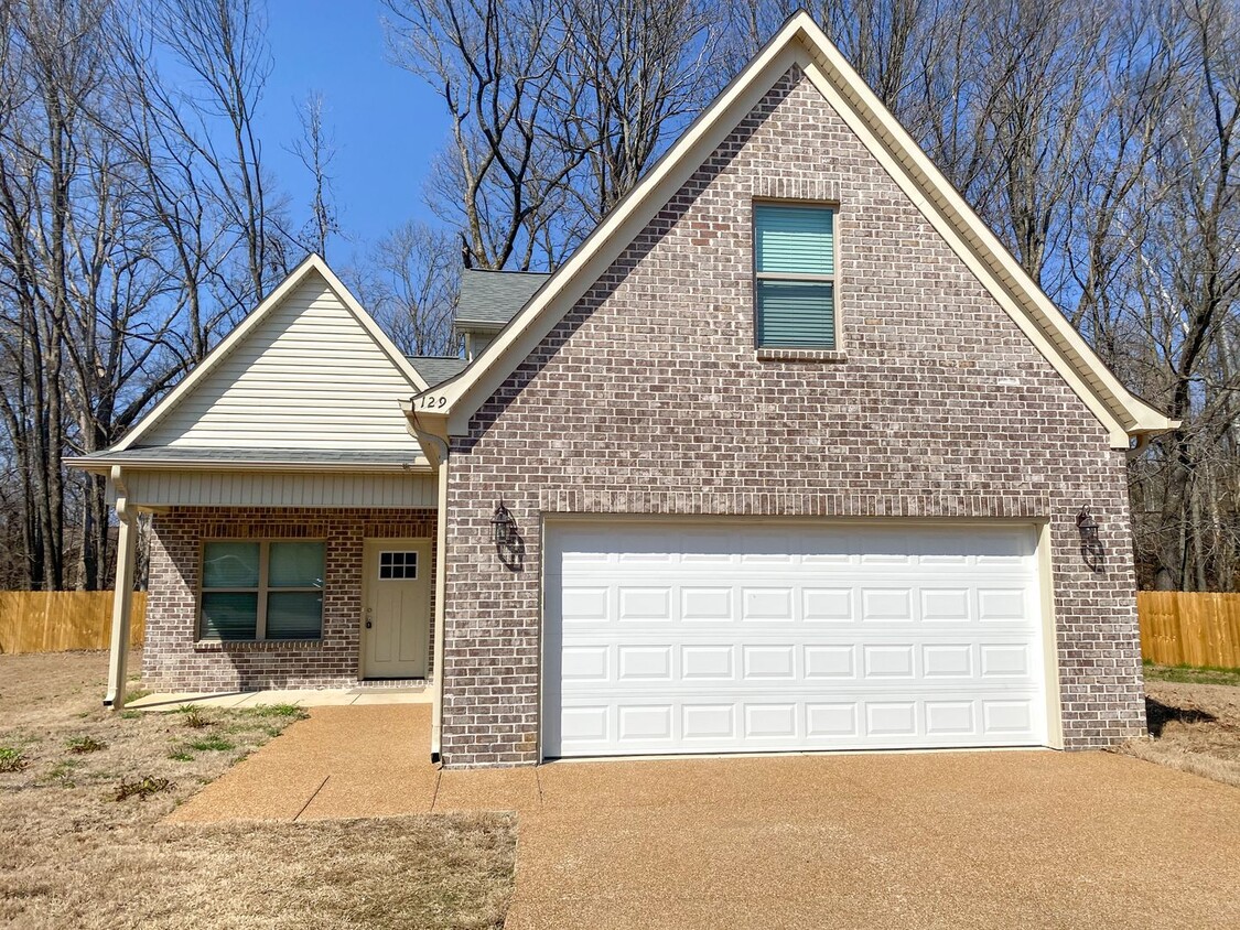 Foto principal - 4 bedroom home in Atoka built in 2022