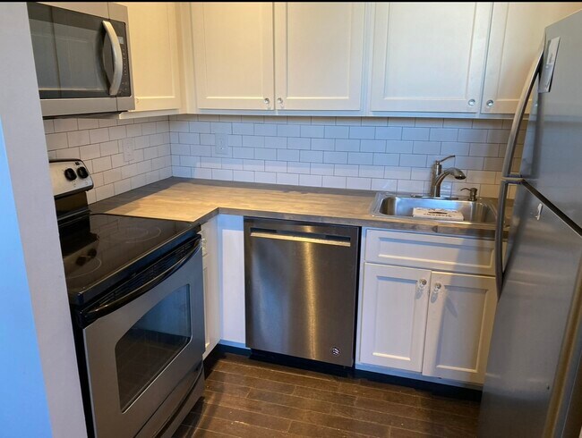 Building Photo - 149 Water St