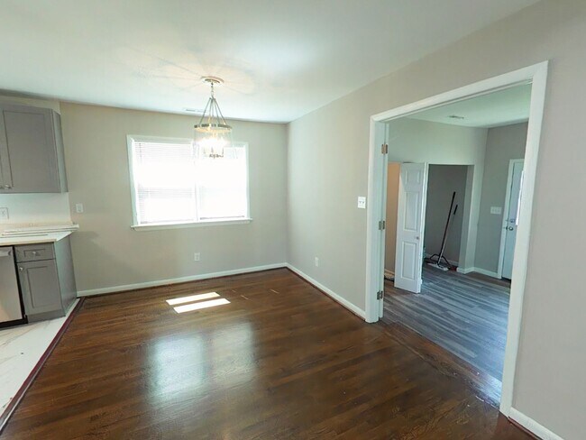 Building Photo - Fully Renovated 3-Bedroom Ranch Home for L...