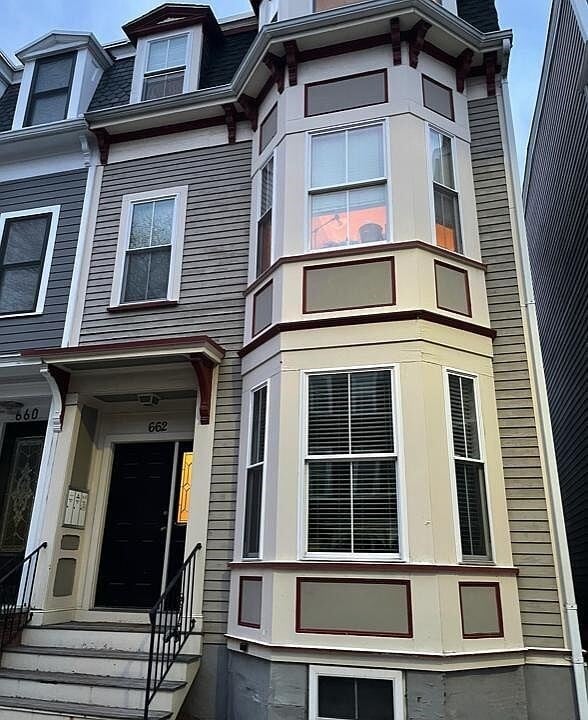 Primary Photo - 662 E 7th St