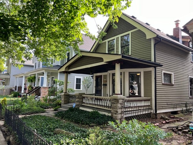 Foto del edificio - 1872 W 47th St