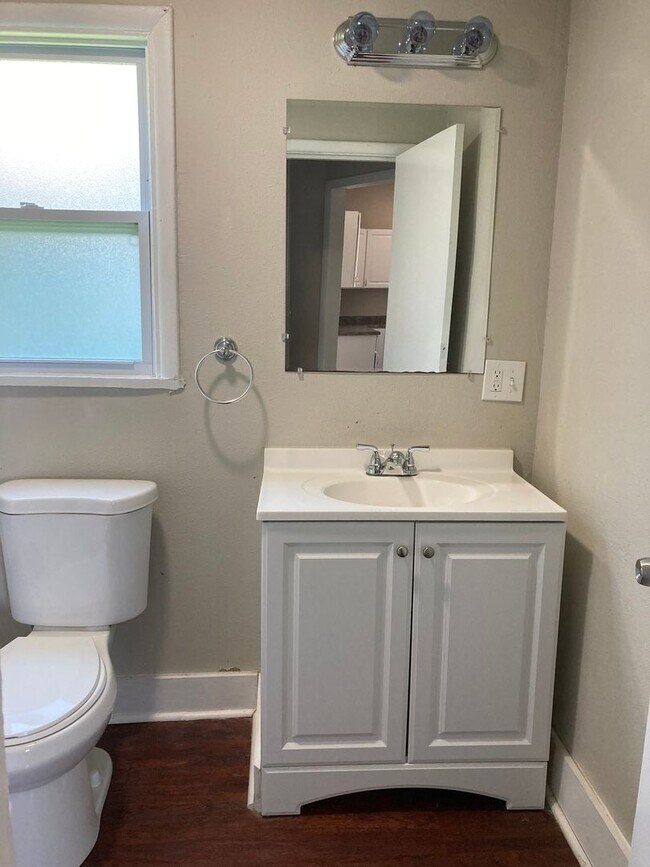 Foto del edificio - Spacious 4 Bedroom 2 bathroom home