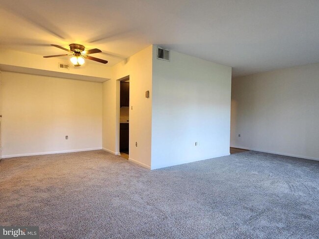 Building Photo - 6996 Hanover Pkwy