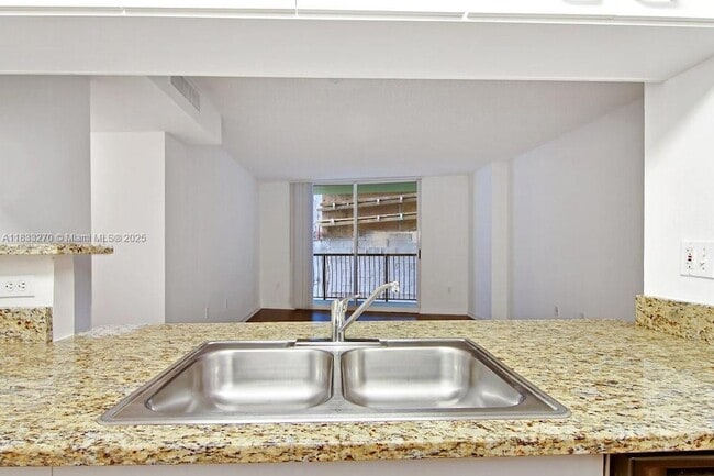 Foto del edificio - 1756 N Bayshore Dr