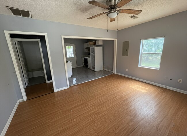 Building Photo - 1328 Lambert St