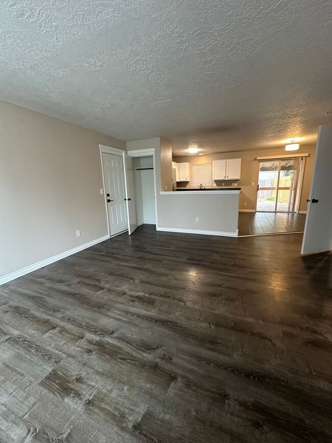 Building Photo - Rockingham Duplex- Northeast Salem