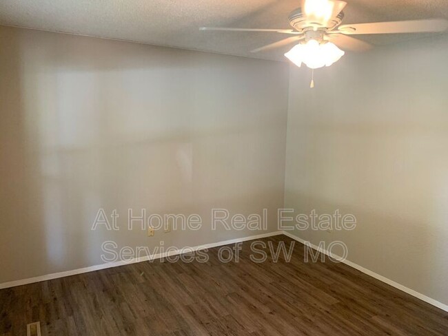 Foto del edificio - 2755 W Chestnut St