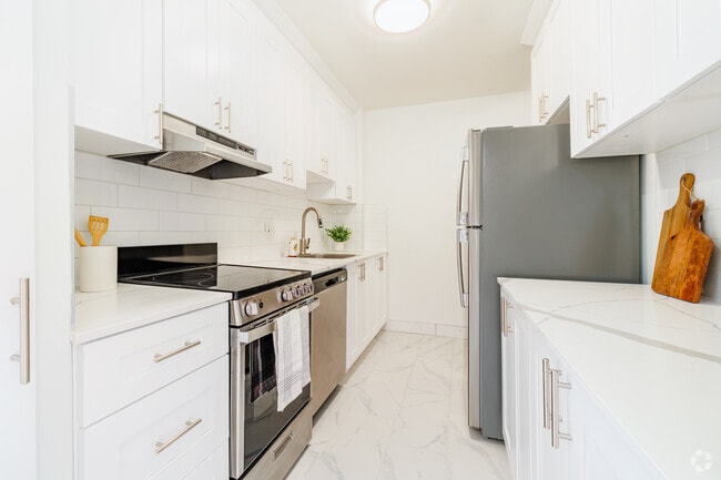 2BR, 1BA - 852SF - Kitchen - Villa Topaze