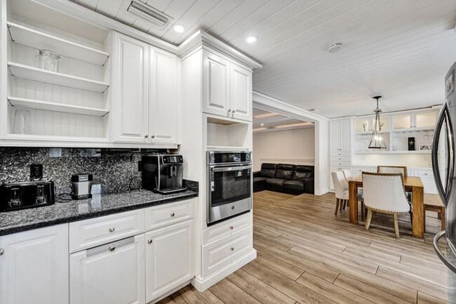 Photo - 5612 Harding St House