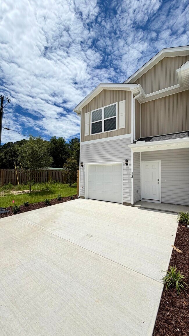 Building Photo - 13 S Main Deck Dr