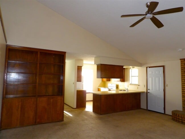 Foto del edificio - 813 SW Chaucer Dr