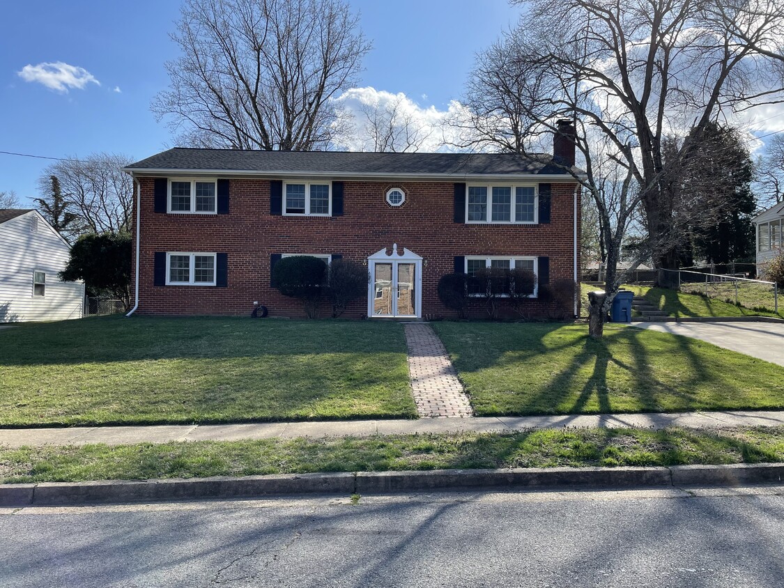 Primary Photo - 10817 Colton St