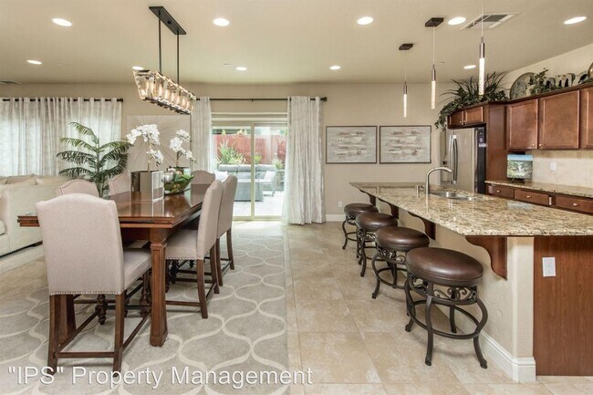 Building Photo - 4 br, 3.5 bath House - 7418 N Lacey Dr
