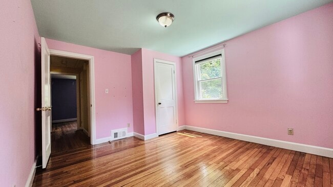 Bedroom 3 - 7 Oak St