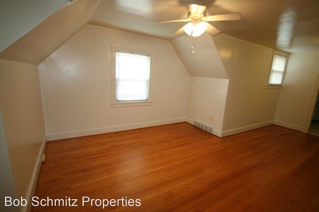 Building Photo - 1408 W Chapel Hill St