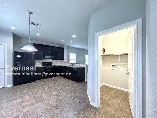 Building Photo - 396 Waterloo Dr