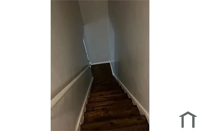Foto del edificio - 2 bed 1 bath duplex $1100/mo