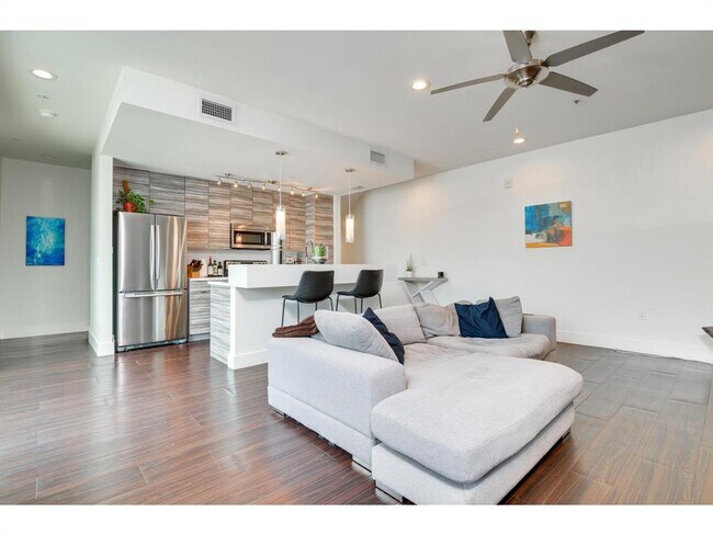 Foto del edificio - 604 N Bluff Dr