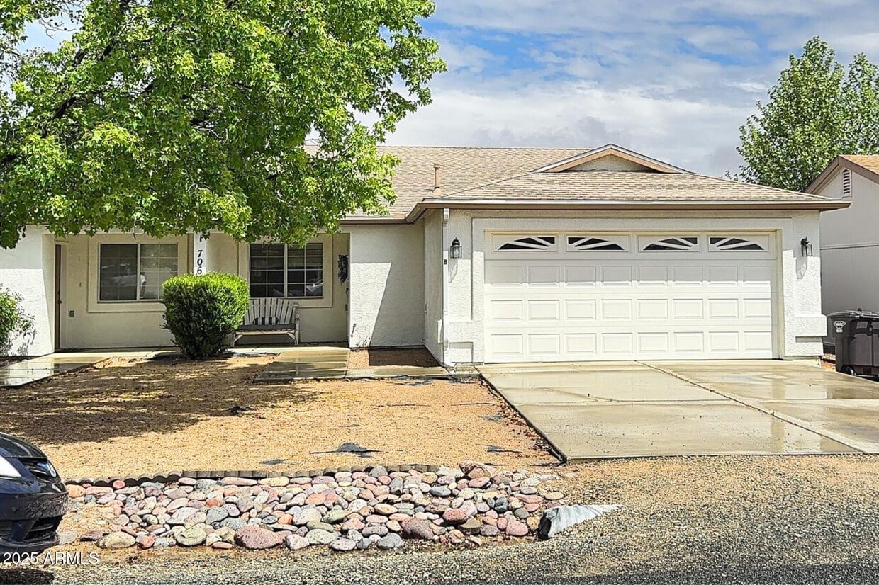 Primary Photo - 7060 E Burro Ln