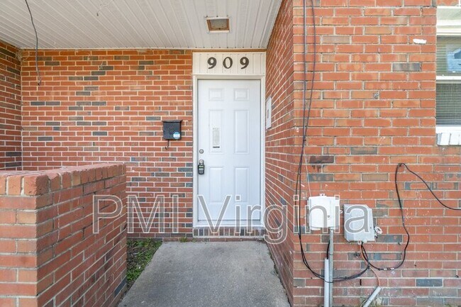 Building Photo - 909 E Liberty St
