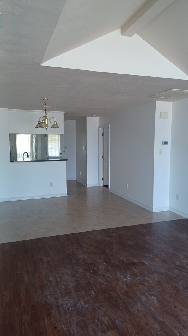 Building Photo - 1008 Sun Meadow Ct