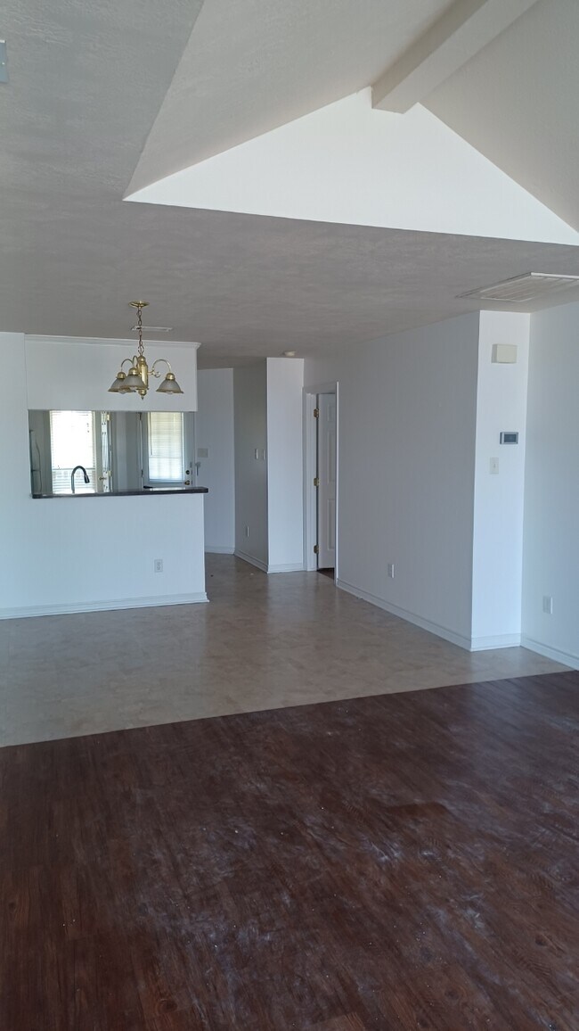 Foto del edificio - 1008 Sun Meadow Ct