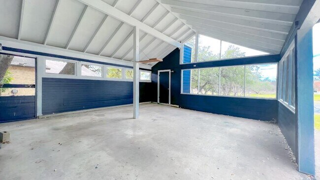 Foto del edificio - 7100 Woodhue Ct